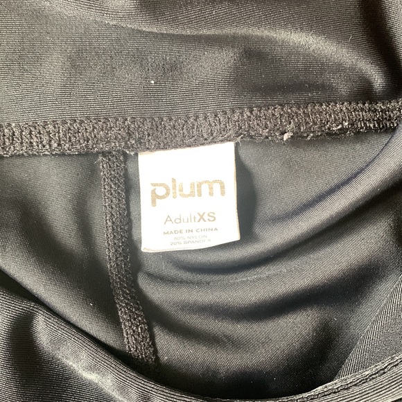 Plum gymnastic spandex shorts - Picture 3 of 4